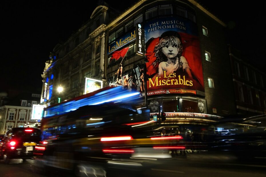 Teatr, w którym są przedstawiani Les Misérables na scenie West Endu.